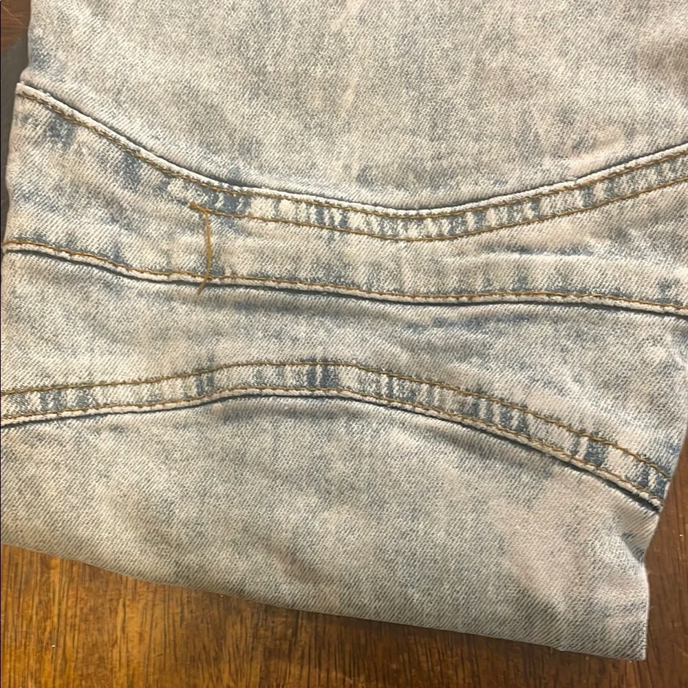 Focus Men’s Splattered, Distressed Jeans. Color Gray, Size 36W 32L. Retail $100.